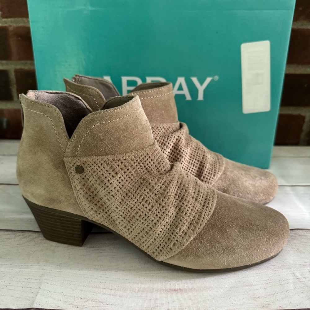 Array Womens Blair Taupe Suede block heel Ankle Boots Shoes US 7 N narrow width